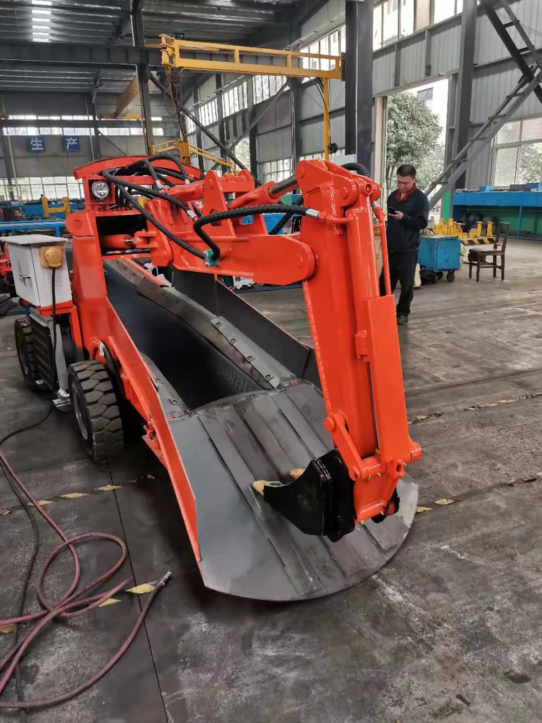 哪些環(huán)境適合使用扒渣機(jī)呢？所有的扒渣機(jī)都需要礦安證嗎？